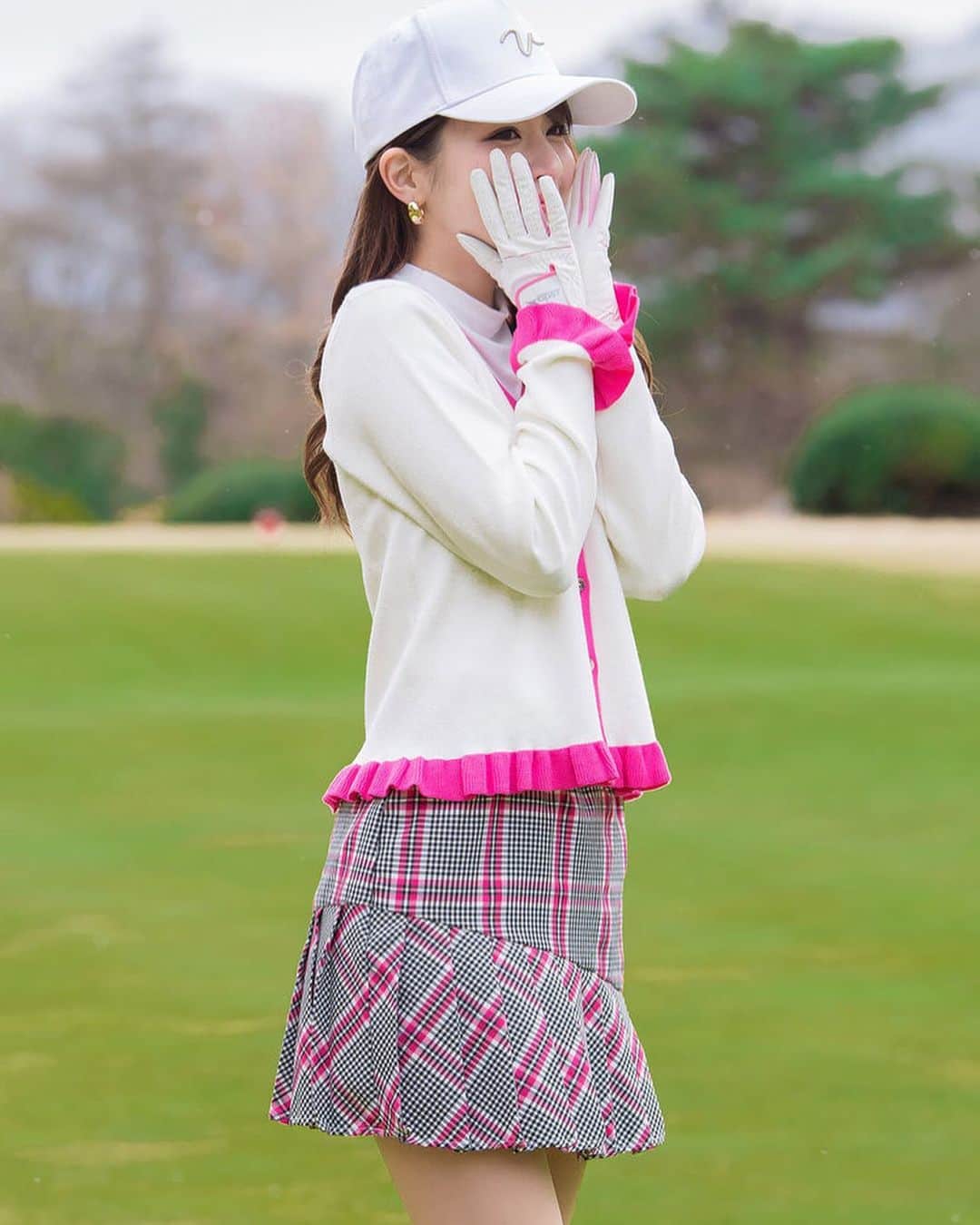 畔勝遥さんのインスタグラム写真 - (畔勝遥Instagram)「・  𝑽𝑰𝑪𝑲𝒀 𝑮𝑶𝑳𝑭 ⛳️💚💓 @vicky___official   "可愛い"が詰まってる ゴルフウェア🏌️‍♀️💘💘  可愛いウェアが着たいから！って ゴルフを始める女子の気持ちが わかる〜ってなりました🤣❤️‍🔥❤️‍🔥  #ゴルフ #ゴルフ女子  #ゴルフウェア #VICKY  #ビッキー」3月13日 19時42分 - haruka_azekatsu