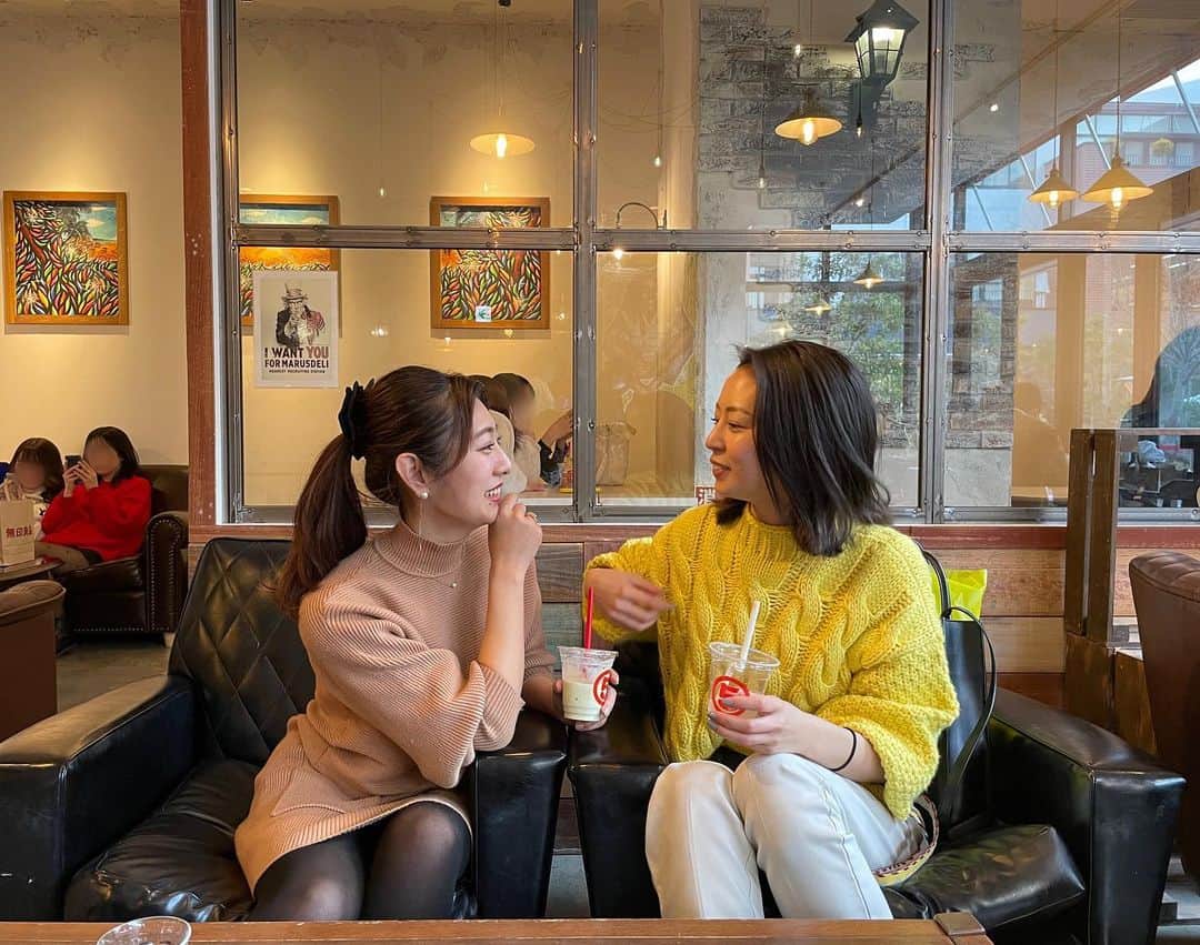 のインスタグラム：「👯‍♀️ . 信長さんのコーデコンセプト 「黄色づくめで幸せハッピーオーラ全開🌼」 ※白戸命名です . 信長さんと会うと 陽のオーラが補給される😆💛 いつもありがとうございます🎶 . 次は秋田行きますね👟待っててください〜！ . #信長ゆかり #大好きな先輩 #いつも思考ボコボコにされる笑 #でもおかげで間違った道進んでいないです #感謝」