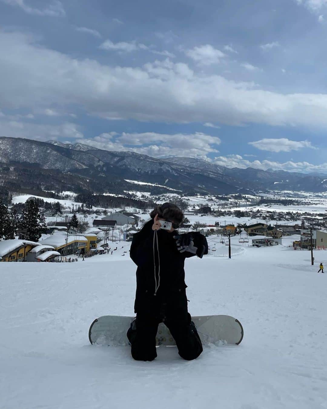 藤戸友香のインスタグラム：「sharing my snowboarding memories before spring comes 🏂✨」
