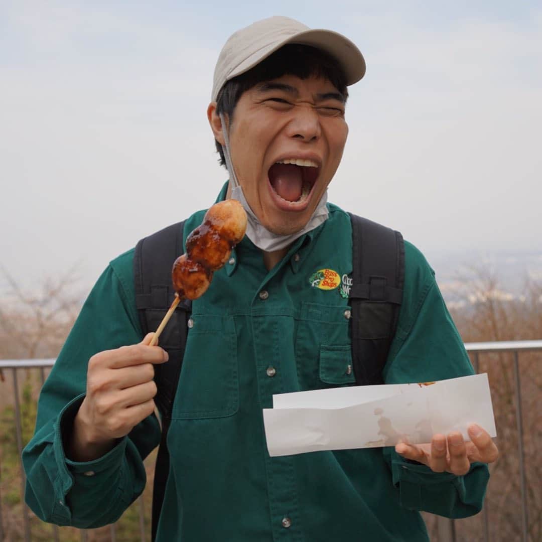 津久井コブシのインスタグラム：「団子美味しい🍡 #高尾山」
