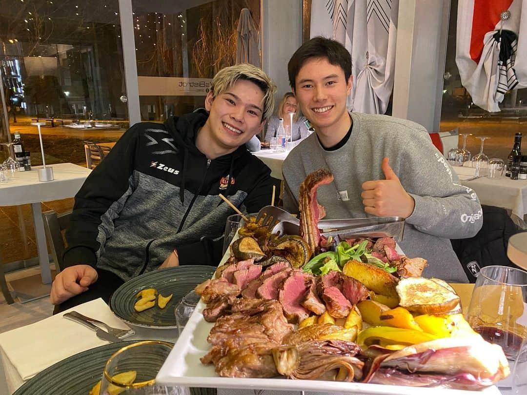 髙橋藍のインスタグラム：「沢山の応援ありがとうございました！  試合後は一緒にdinner👍」