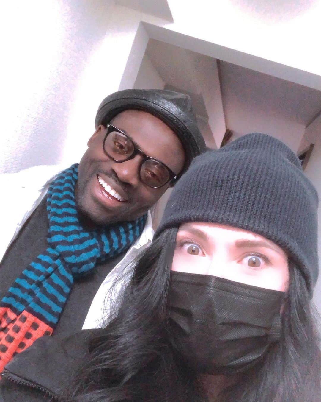 のインスタグラム：「@bobby.1official  ボビーとアフリカ/Africa with Bobby リンクプロフィールにlink in profile  . . . . . . #caiya #カイヤ #ボビーオログン  #ポピー  #africa #アフリカ #youtube #friends #友達 #夢 #dreams #job #loveit #goforit #passion #仕事」