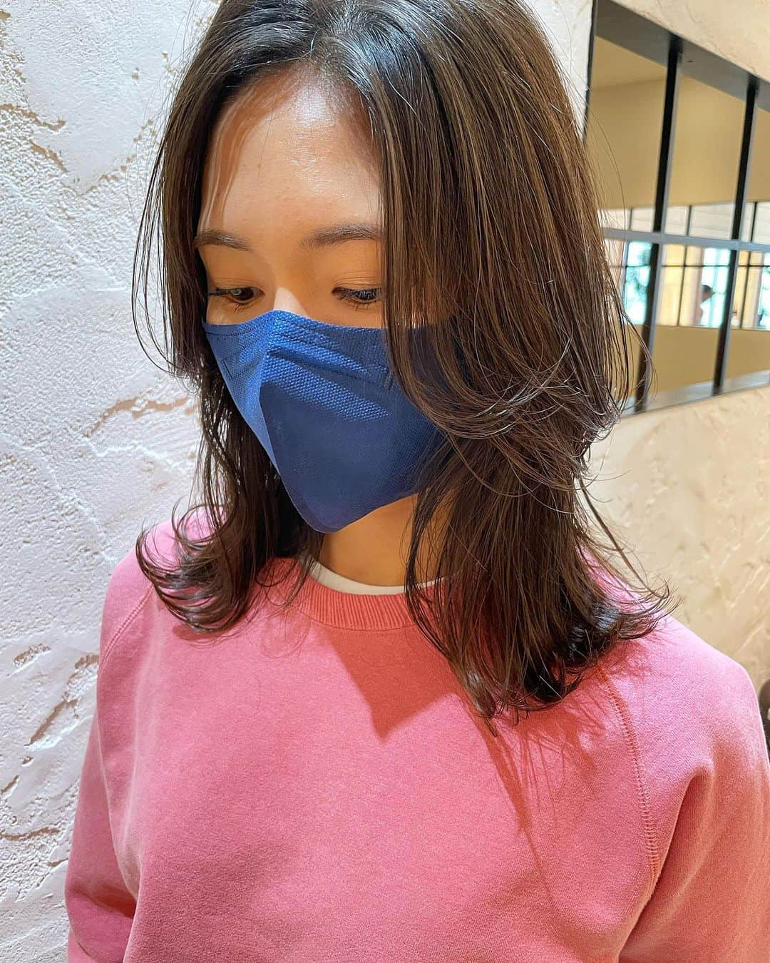 小林由未子のインスタグラム：「. サロンへ行った日の写真✂︎  #染めずにこの髪色 #髪が傷んでるのかしら  #嫌いじゃないけど」