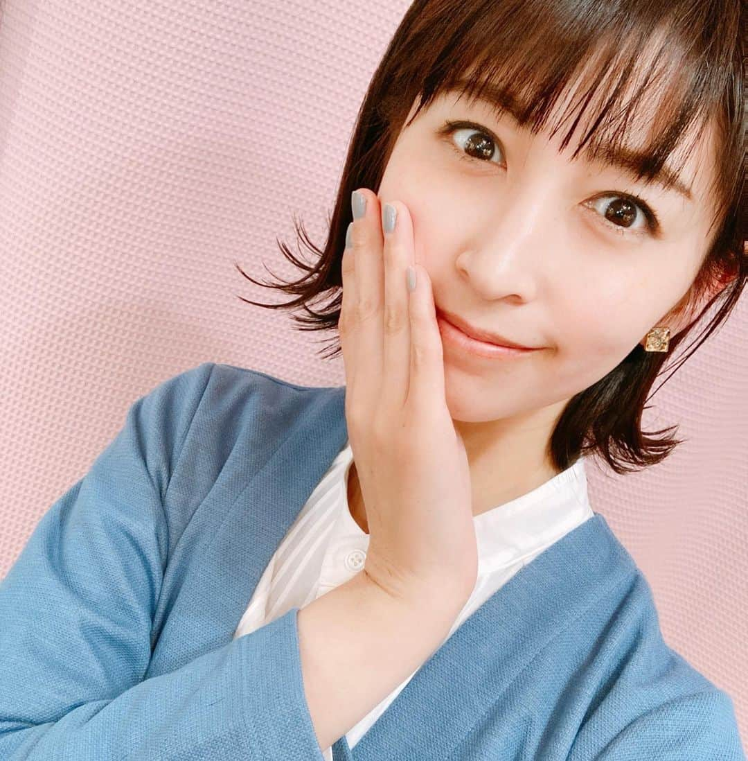 長谷部瞳のインスタグラム：「New hair✂️💇‍♀️💕  外ハネ似合うか自信なかったけど 「大丈夫、絶対可愛くするから、信じて☺️」って言われると、信頼して任せたくなるよね✨  結果、プロの言うこと聞いて大正解でした😂  その人の骨格や髪質、季節、トレンドから、的確に似合うものを判断してくれるサロンはここです👍↓  Anie hair salon 03-6721-0666  ホットペッパービューティーで検索したらクーポンもあります🐜  是非勇気を出して「私に似合うのどんなですか」って聞いちゃいましょう。笑  #表参道美容室 #表参道美容院 #表参道美容師 #表参道ヘアサロン #髪型 #ヘアスタイル #ヘアスタイルチェンジ #ヘアスタイル写真 #ホットペッパービューティー #ホットペッパービューティー掲載中」