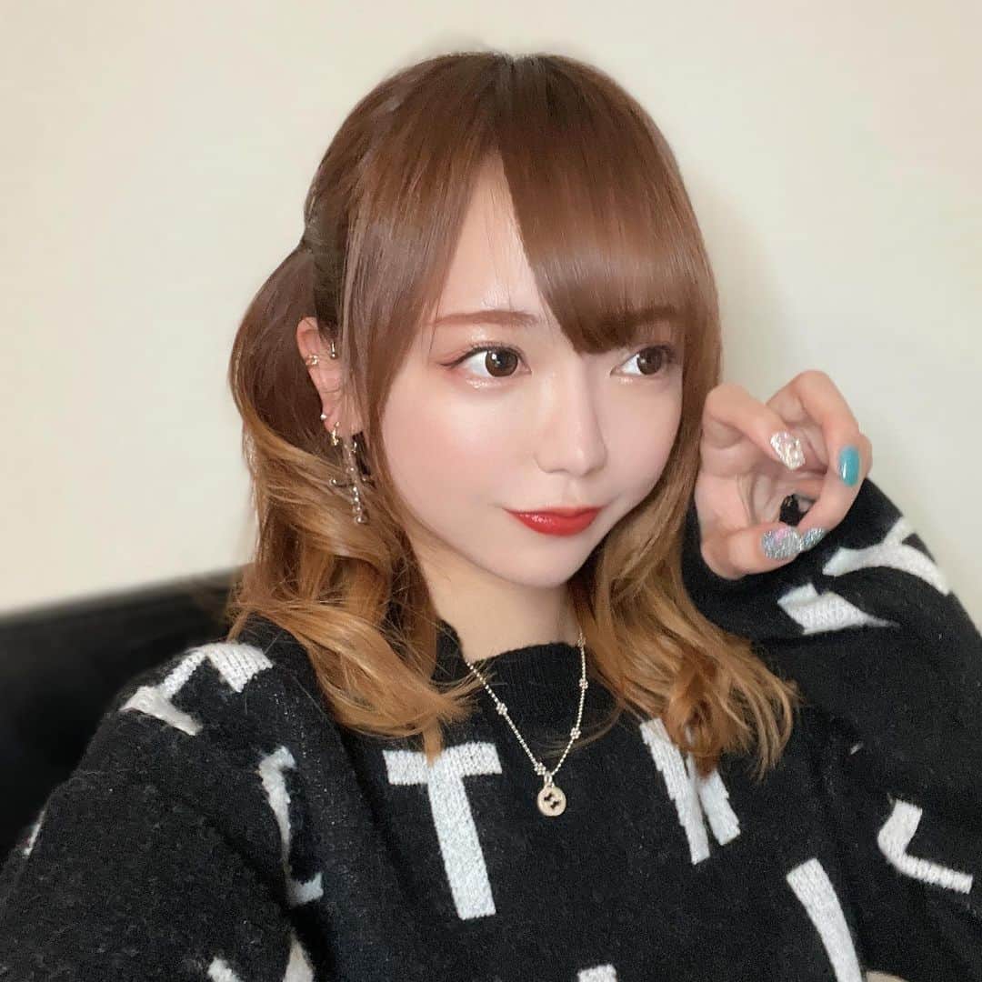 鎌田紘子のインスタグラム：「こっちに意味のないテキトーな自撮り載っけてますが、本垢これです→ @hirokokamata1212  よろしゅ。本垢は写真集作ってるつもりで投稿してます、」