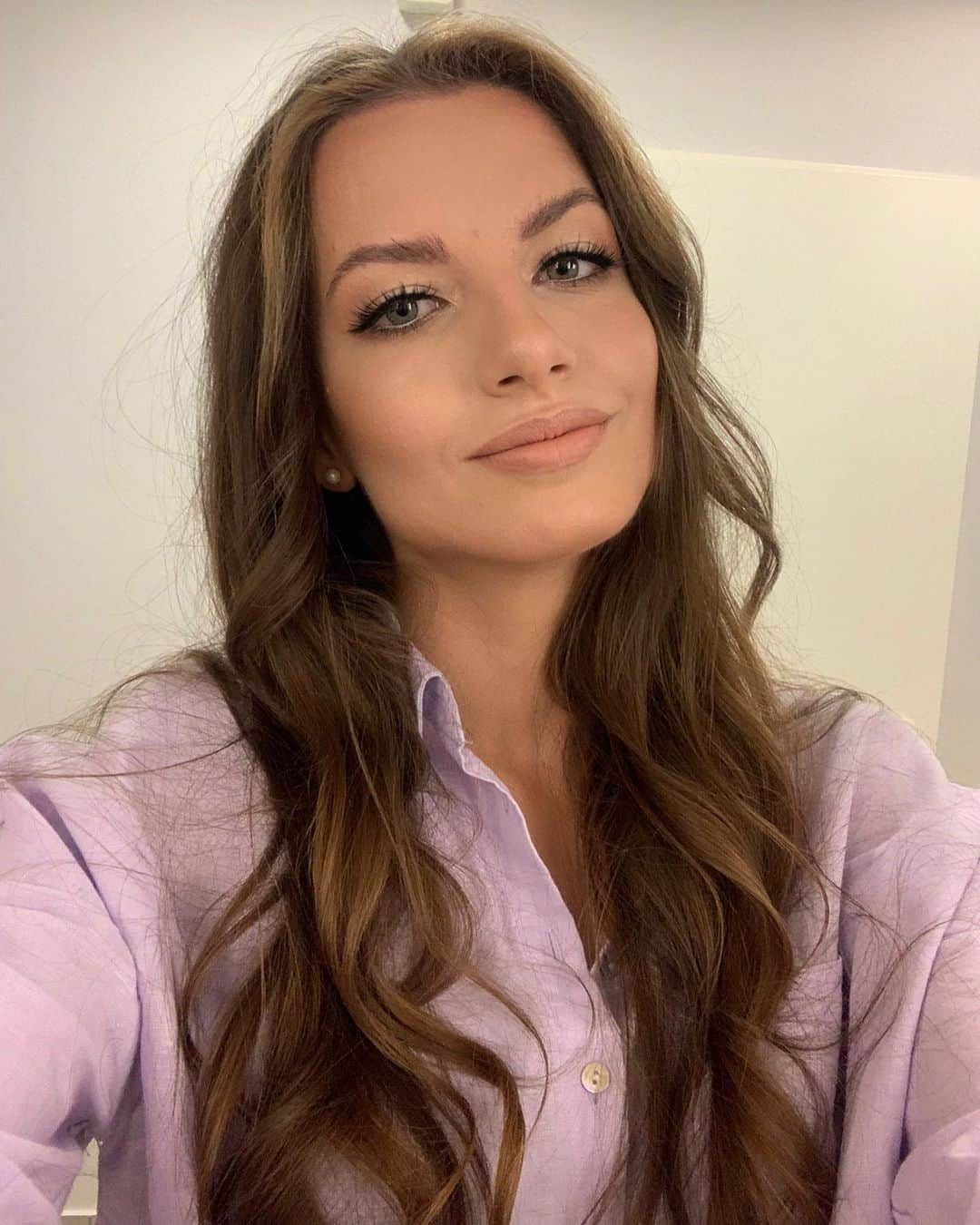 Karolina Bojarのインスタグラム：「spring is in the air 🌸🕊  #purple #spring #fresh #feelingcute」