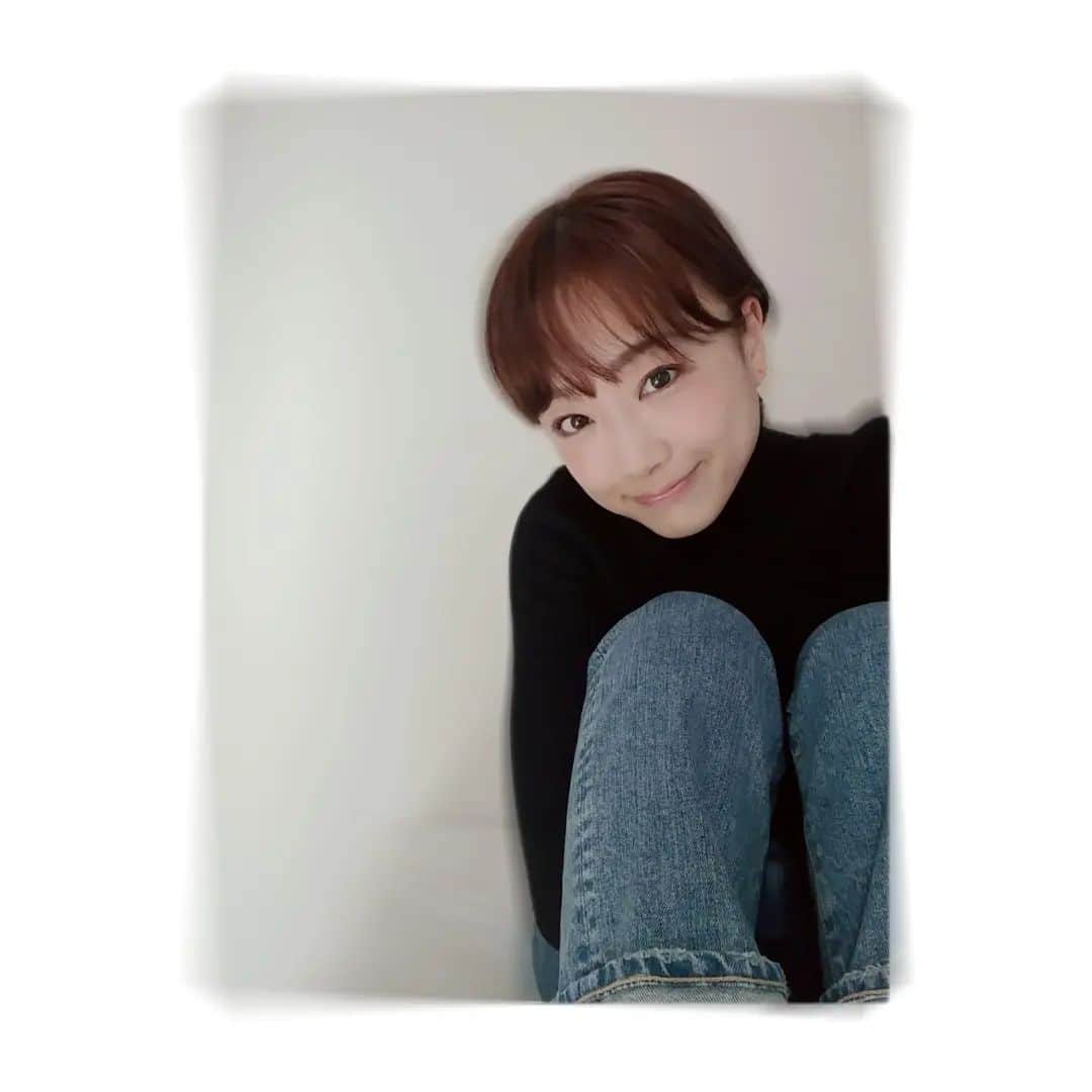 工藤里紗のインスタグラム：「今日は暖かかったですね💮 日光浴しながら 景色を見に行くの良いです。 癒やされた✨ #隅田川 #隅田川大橋 #水面キラキラ」