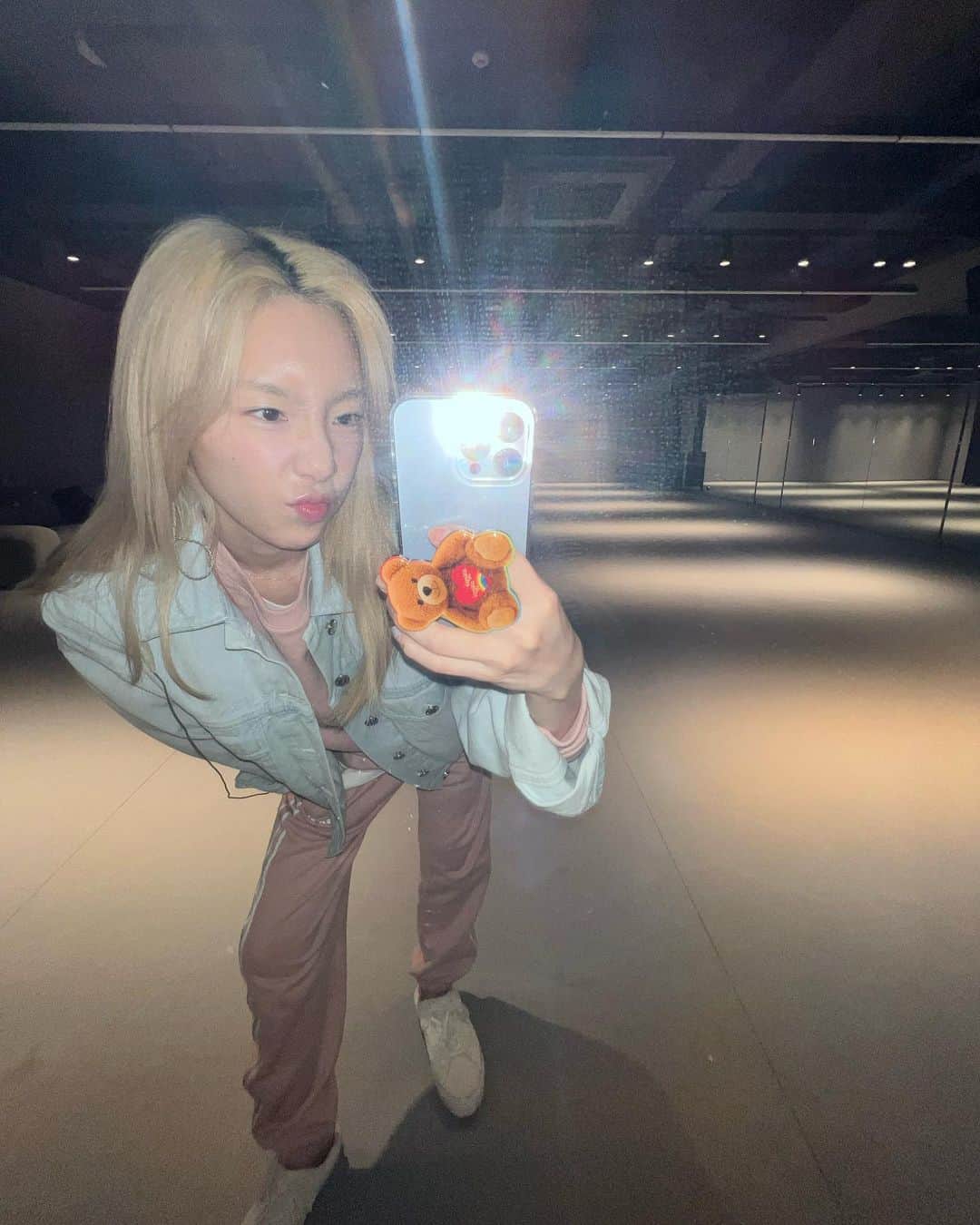 テヨン のインスタグラム：「🥇🥇🥇🥇🥇🥇🥇 #INVU 복 많이 받았네🥲💜 고맙습니다 더 열심히 집중해서 노래할게요 #tySONE」