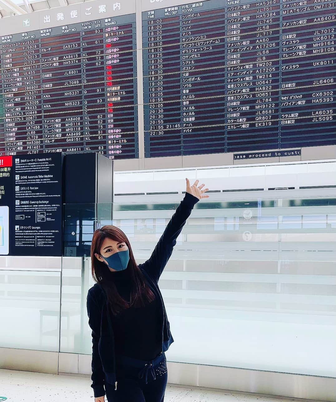 美馬怜子のインスタグラム：「お知らせさせていただきたいことがあります😌  これから、家族の仕事の都合でマレーシアのクアラルンプールに住むことになりました🇲🇾✈️  コロナ禍ということもあり、直接ご挨拶したかった方や会いたかったお友達にもなかなか会えず、インスタでのご報告になりました🥺💦  これから、マレーシアでたくさんの経験ができたらいいなと思っています😄💖  息子は初めての飛行機にドキドキしているようです✈️  今後はマレーシアからインスタやアメブロを更新させていただきます😌💕 これからもどうぞ宜しくお願いします✨✨  #海外生活 #マレーシア #クアラルンプール #malaysia #kualalumpur」