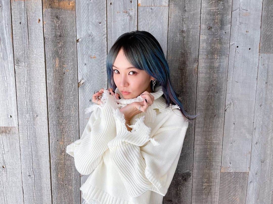 のインスタグラム：「「xLiSAxBOOKx」LiSA MAGA vol.1がそろそろみんなのところに、お届けのようです🗞 https://lxixsxaxbookx.com/s/fc13/?ima=2324」