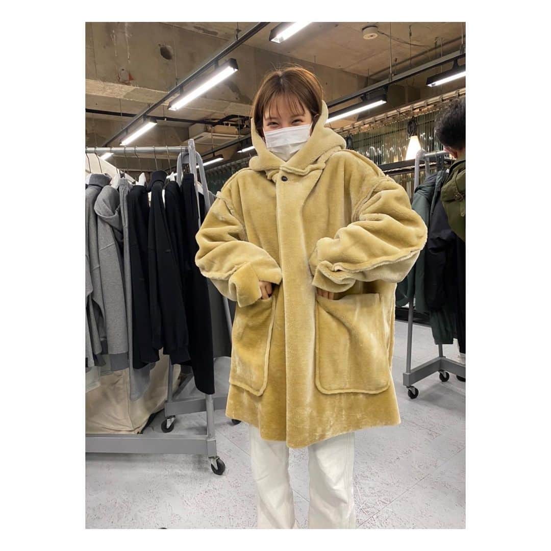 のインスタグラム：「もふもふっ🐻  今年もみさとさん @misato_kato とエヌハリの展示会へ。 可愛いのいっぱいだった〜😩❤️  ご招待ありがとうございます〜  #nhoolywood」