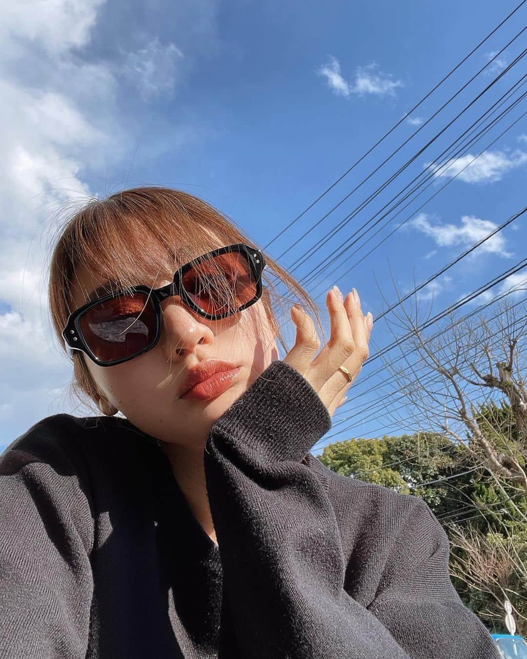 志田友美（ゆうみん）さんのインスタグラム写真 - (志田友美（ゆうみん）Instagram)「お出かけした時の。 暖かくなってきたネ🕶🖤  🕶 @sabre_japan」3月14日 17時45分 - yuumi_shida