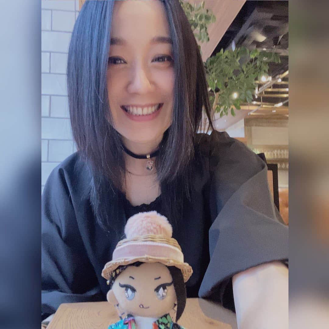 のインスタグラム：「Smile and the husbando smiles with you.」