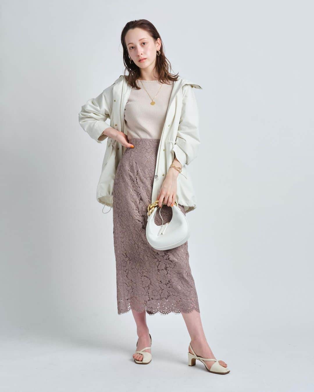のインスタグラム：「⁡ \\本日最終日！// 公式オンラインショップ限定ALL10%OFF 3/11(金)〜3/14(月) ️ ⁡ ⁡ ーArpege story Originalー ⁡ ◼️撥水ミドル丈ブルゾン ¥26,400(税込) No. 12249130、11348910 Col.カーキ、白 黒、茶、キャメル ⁡ 商品詳細はタグをご覧ください！ スワイプしてカラバリをCHECK▶▶▶ ⁡ ⁡ 毎月大好評のArpege story Original👗 完売する前にぜひGETしてみてください！ ⁡ ---------------------------------------------- ⁡ 〜Arpege story Original 〜 毎月25日新作アイテム発売！ トレンドのカラーやディテールをぎゅっと 詰め込んだ数量限定のオリジナルライン ⁡ ---------------------------------------------- ⁡ ▶▶︎▶︎ NEWS ⁡ \\本日最終日！// ◼️公式オンラインショップ限定 Arpege story会員様 ALL10%OFF  3/11(金)〜3/14(月) ⁡ ---------------------------------------------- #arpegestory  #arpegestoryoriginal  #アルページュストーリー #オリジナル  #新作アイテム #アウター #春アウター #ブルゾン #ファッションの力を信じよう」