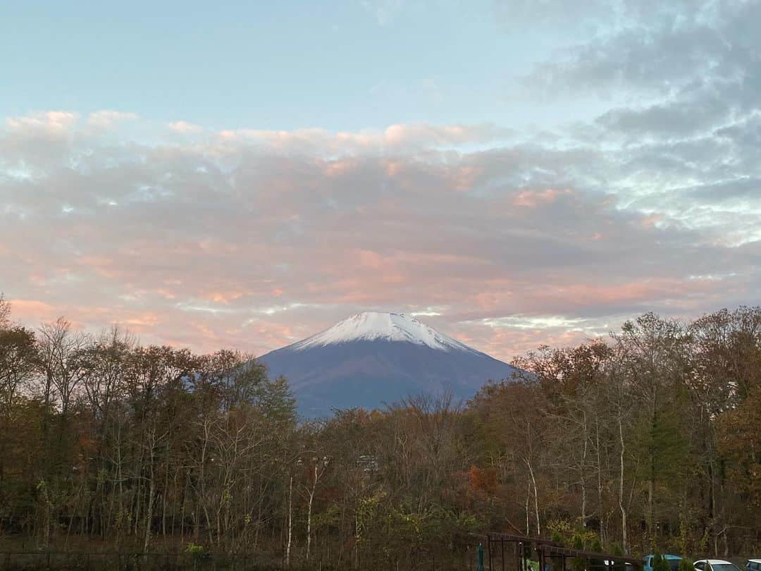 北山まいかのインスタグラム：「いつかの家族旅行☺️ 部屋から見える富士山は めっちゃかっこよかった🗻」