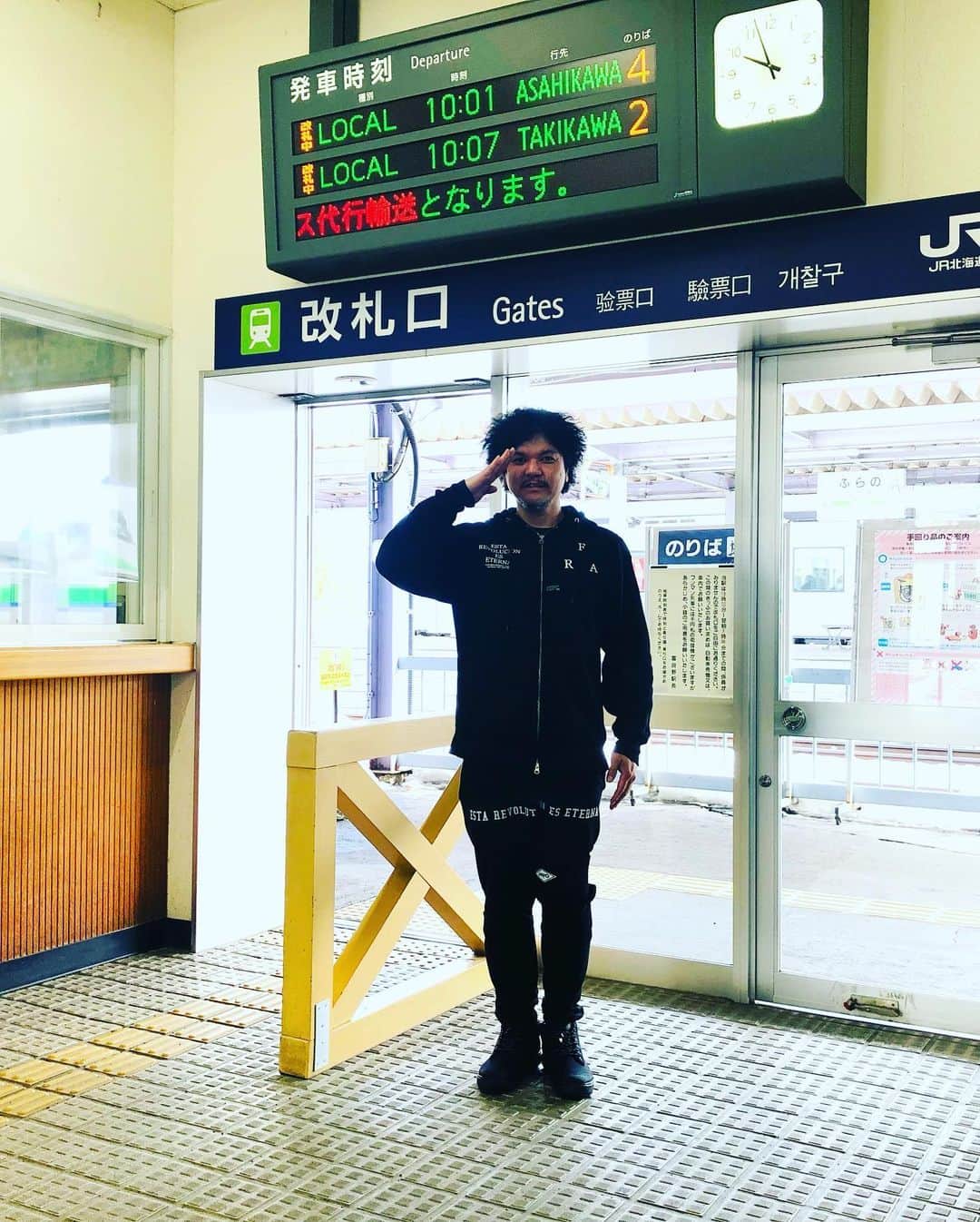 Mr.都市伝説 関暁夫さんのインスタグラム写真 - (Mr.都市伝説 関暁夫Instagram)「北の国からが大好き過ぎる💕 純に蛍に五郎さん🇯🇵✨ 北海道は富良野駅！テンション上がる🔥  #関暁夫 #都市伝説 #北の国から #富良野」3月14日 15時56分 - sekielberg