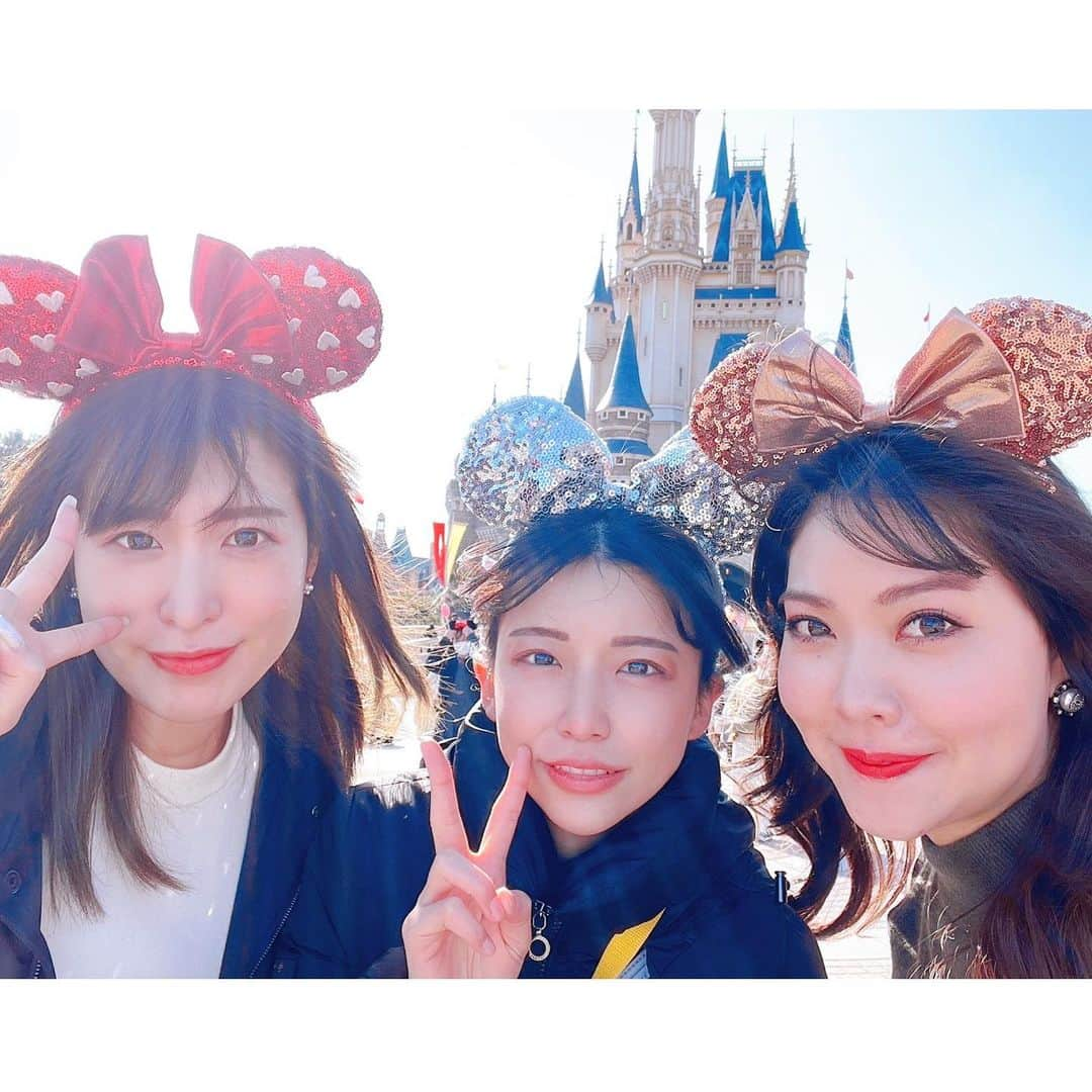 浅香美咲のインスタグラム：「最近月1でディズニーに行ってる🐭💙💚💛💜❤💗💖 ランドとシーの写真まとめて載せてみた📷🤫🐭🎀    #disney #ディズニーシー #ディズニーランド #disneysea #disneyland #東京ディズニーランド #東京ディズニーシー」