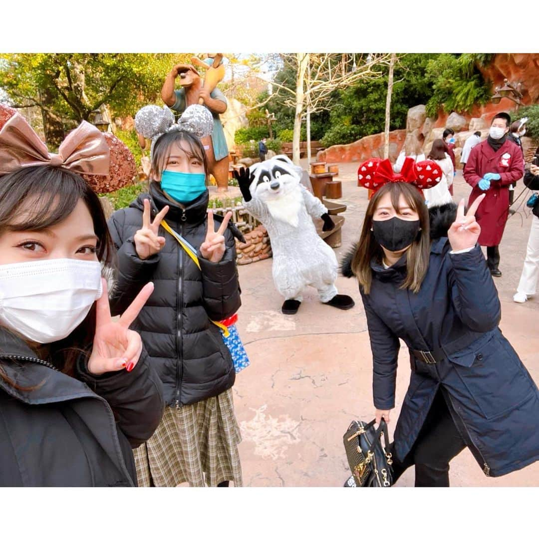 浅香美咲さんのインスタグラム写真 - (浅香美咲Instagram)「最近月1でディズニーに行ってる🐭💙💚💛💜❤💗💖 ランドとシーの写真まとめて載せてみた📷🤫🐭🎀    #disney #ディズニーシー #ディズニーランド #disneysea #disneyland #東京ディズニーランド #東京ディズニーシー」3月14日 18時31分 - asakamisaki