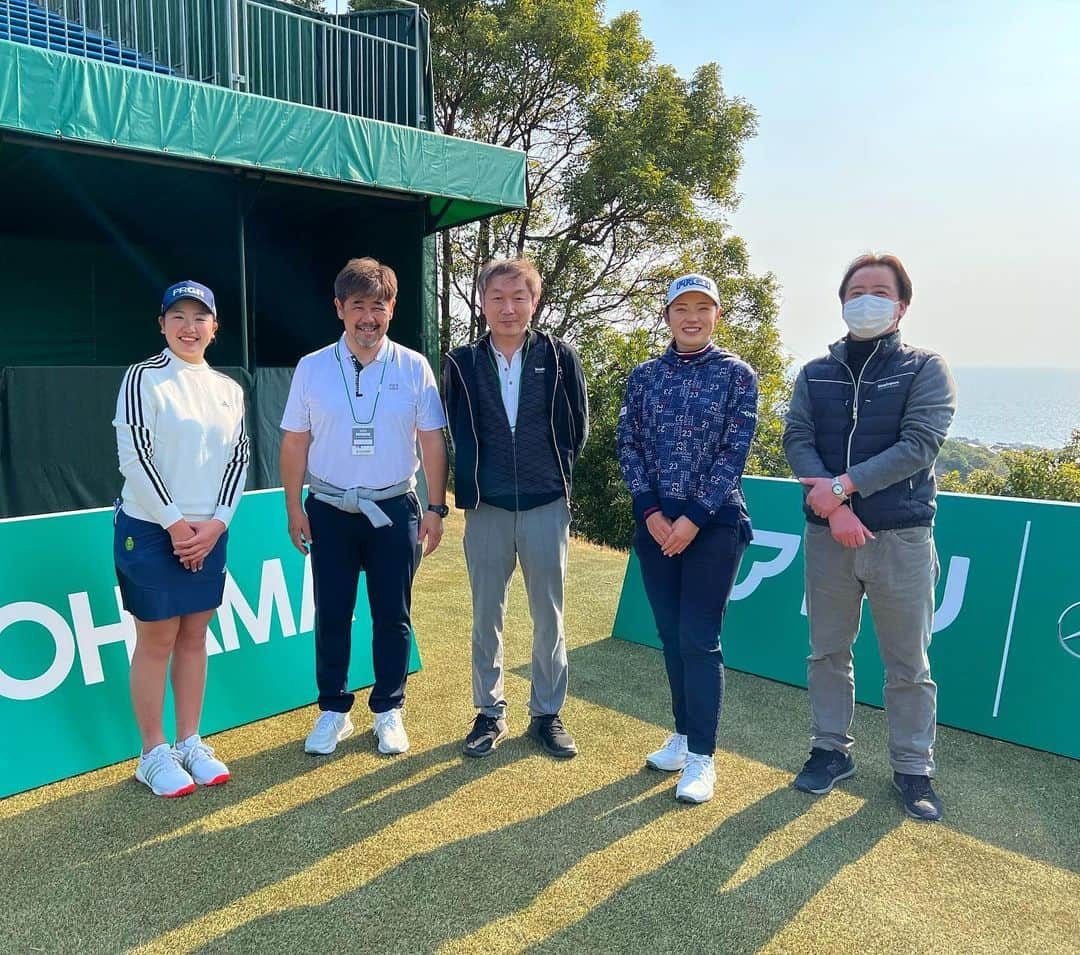 辻梨恵さんのインスタグラム写真 - (辻梨恵Instagram)「TEAM PRGR🏌️‍♀️✨ いつも会場でサポートしてくれる愉快な仲間達と、今年からPRGR契約の小林夢果ちゃん😊✨」3月14日 19時02分 - s2.golf