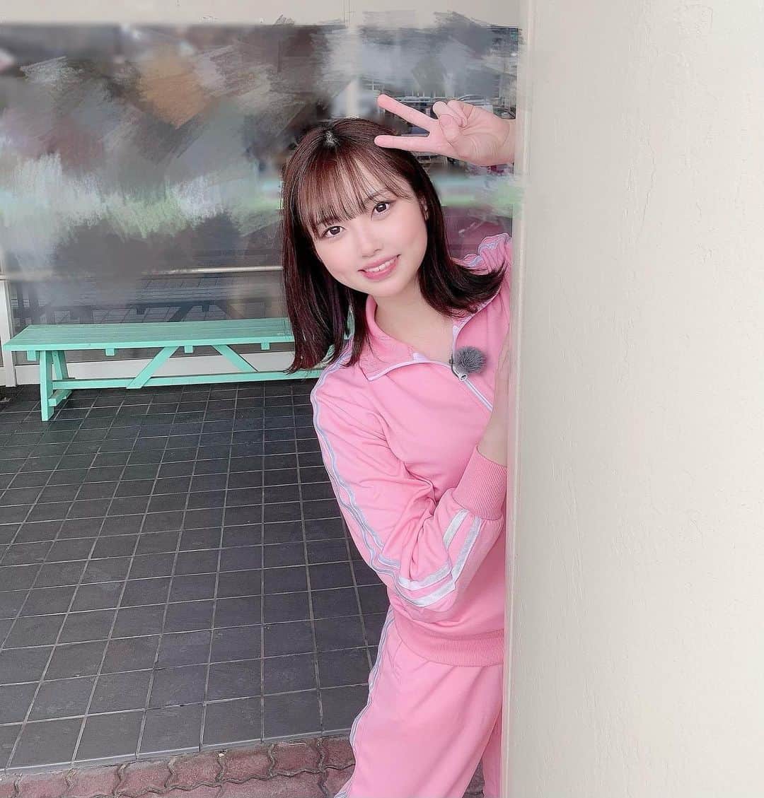 山内祐奈のインスタグラム：「ピンクジャージ💗 パステルカラーって可愛いしジャージってラクだから ロケの衣装で着たけど個人的に欲しくなった笑」