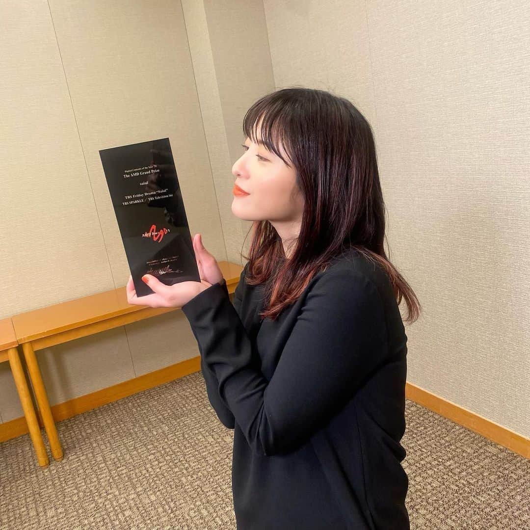 最愛のインスタグラム：「この度、「デジタル・コンテンツ・オブ・ジ・イヤー'21/第27回AMDアワード」にて、『最愛』が総務大臣賞を受賞しました！ 授賞式には吉高由里子さんが登壇🥰  『最愛』を応援してくださったみなさまのおかげでこんなにも素敵な賞をいただくことができました☺️ たくさんの応援ありがとうございます😌💕  #最愛ドラマ #tbs #AMDアワード #総務大臣賞 #吉高由里子」