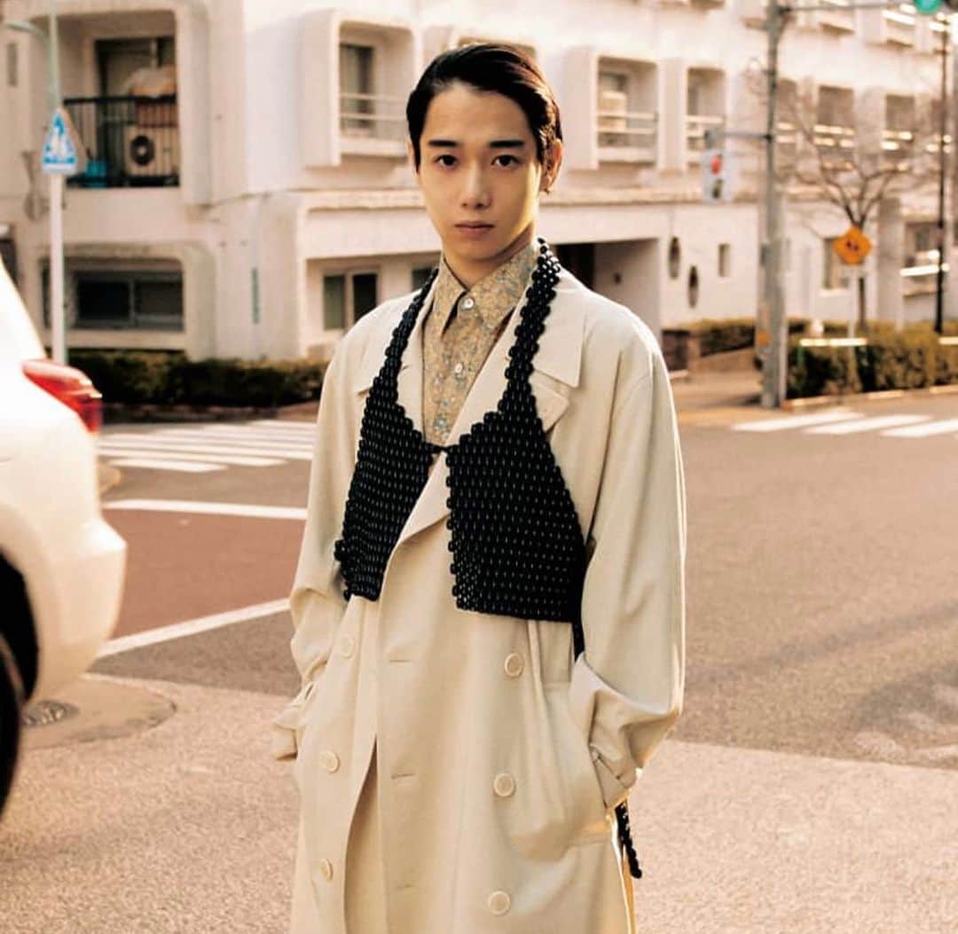 片岡千之助のインスタグラム：「@vivi_mag_official  今月号に載せて戴いています。 ぜひご覧ください！」