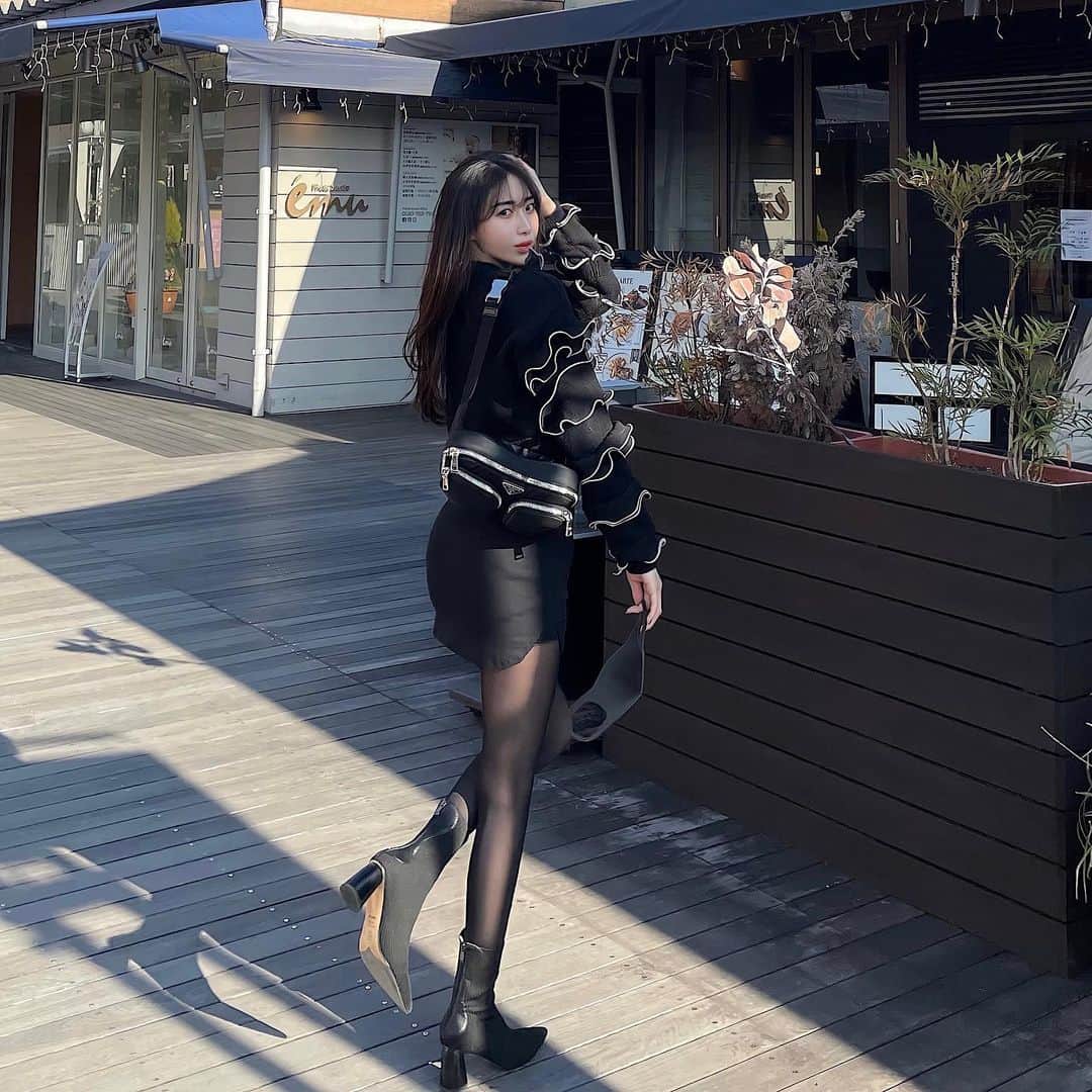 藤田麻里のインスタグラム：「お昼ポカポカ嬉しっ😘😘 👢 @mirror.me_official   暖かくなってきたね〜☀️♥️」
