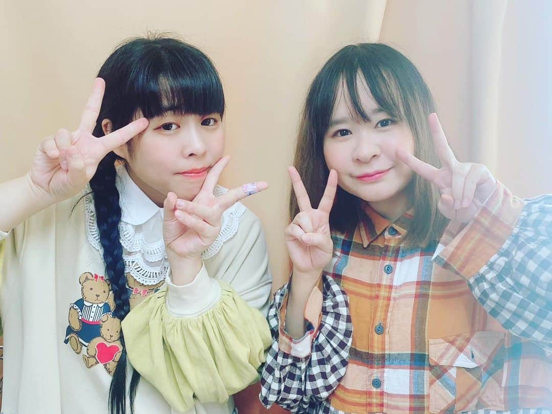 ヒラノノゾミのインスタグラム：「昨日はモナレコードさんにて「おはなのとあそぼ vol.2」でした🌼ありがとうございました！昨年9月に開催予定→延期になってしまったわけですが、今回無事に開催できて本当に良かったʕ•ﻌ•ʔ  これからも優しい空間をつくっていきたいな、とあらためて思いました😊」