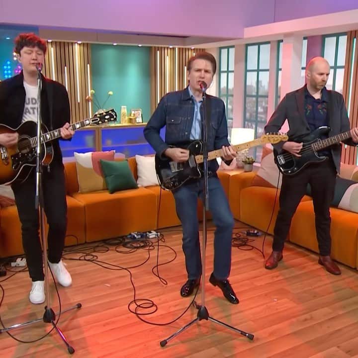のインスタグラム：「Performing an acoustic version of Take Me Out on @sundaybrunchc4. Catch the full performance on All 4.」