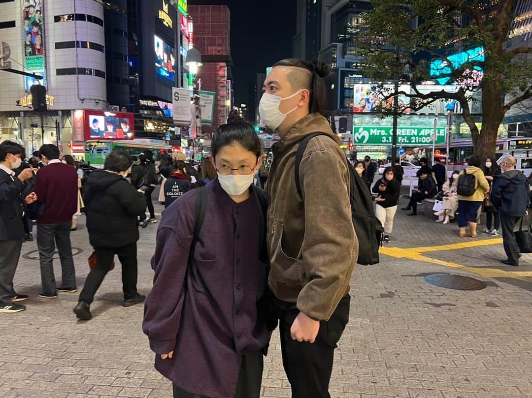 鳩さんのインスタグラム写真 - (鳩Instagram)「渋谷でポーズを決めていたらヤザキがひっかかりました🐦  #ゼンモンキー　#ヤザキ」3月14日 21時49分 - newtons_hato