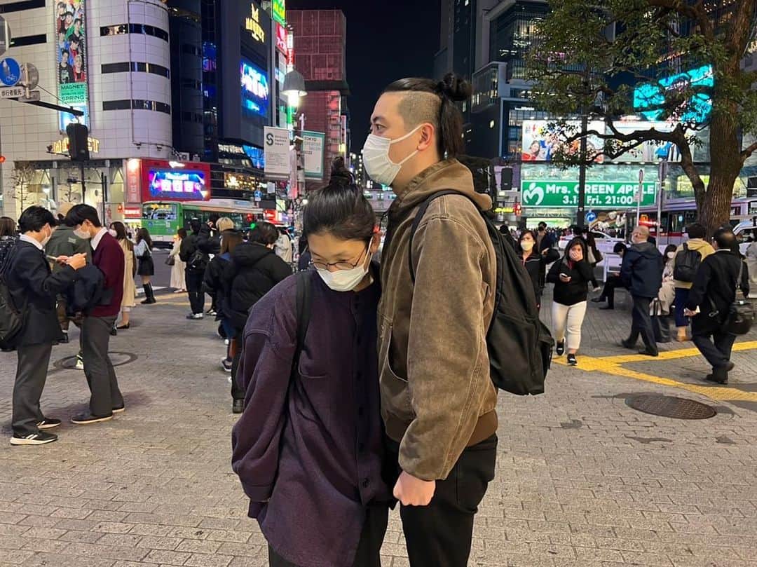 鳩さんのインスタグラム写真 - (鳩Instagram)「渋谷でポーズを決めていたらヤザキがひっかかりました🐦  #ゼンモンキー　#ヤザキ」3月14日 21時49分 - newtons_hato