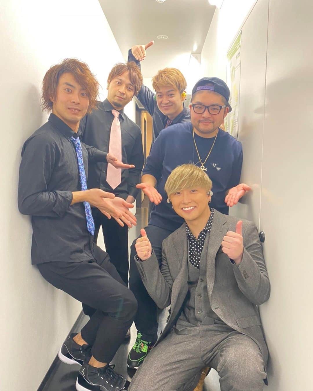 大野雄大のインスタグラム：「昨日Billboard Live横浜公演を含む 全4公演を無事に終えることができました☺️  会場まで足を運んで下さった皆様、 応援して下さった皆様、 バンドメンバーの皆様、 各所スタッフの皆様、  ありがとうございました✨  あの素敵な空間の中でゆったりと流れる感じが本当に幸せな時間でした。  普段とはまた違った一曲一曲ゆっくりと楽曲について想いを語らせていただいた後に歌わせていただいたので、 落ち着いて感情を込めて歌をお届けさせていただく事もできたのではないかなと思いました。  そして、もっともっと色々な歌を発信し続けていきたいですし書いていきたいと思いました✨  #billboardlive #大野雄大 #逢いたい逢えない #ビビデバビデブー #声がでなくなるまで歌い続ける人生でありたい #歌ってかっぱえびせんみたい #感謝」