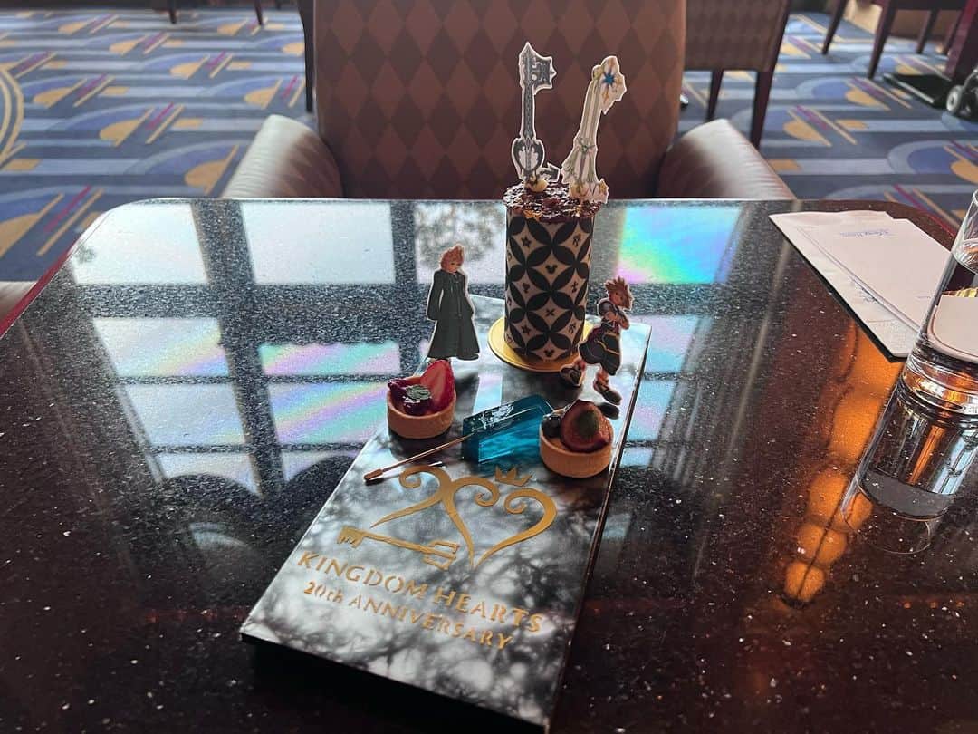 松井玲奈さんのインスタグラム写真 松井玲奈instagram 美味しかったからまた食べたいkhのスペシャルケーキ ディズニーのホテルご飯は見た目も素敵で 美味しくて楽しいんだよなあ 人気なのがよく分かる 春のシーズンはいろいろ行けますように シンプルに