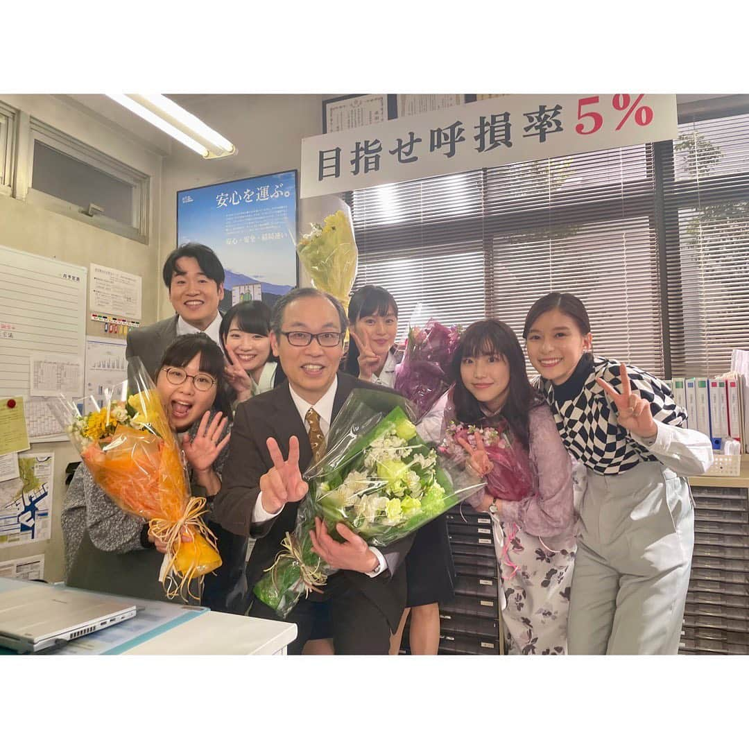 芳根京子さんのインスタグラム写真 - (芳根京子Instagram)「チーム亀やん！！！🐢❤️✨ 本当にだいすき！！！ いつも撮影が楽しみでした！ たっっくさんお話しして、 たっっっくさん笑って、 亀やんの時間が癒しでした。  (たまに笑いすぎて辛かった。) (笑いすぎて午前中の時点で声枯れることあった。←ダメ絶対) (笑いすぎて午前中の時点で疲れ切ってることあった。←ダメ絶対)  いろんな事があったけど、 こんな職場いいなぁ🐢🐢🐢  皆様ありがとうございました！  #真犯人フラグ」3月14日 23時20分 - yoshinekyoko