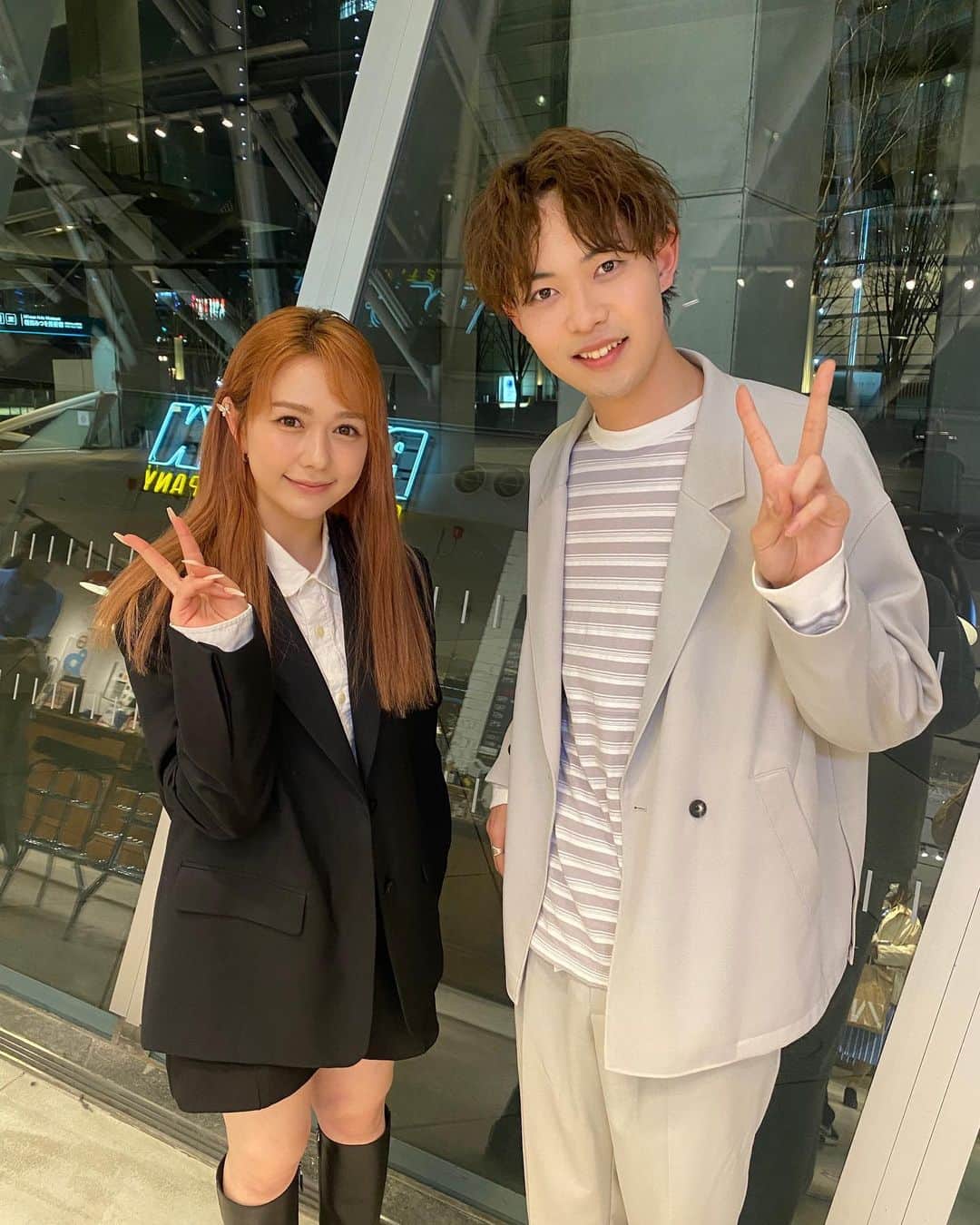村松健太のインスタグラム：「#リコレイの美容フェス でご一緒した 村重杏奈さん！ マジすか学園観てから テンション上がった😆  そして、リコレイB→Aから 素敵なお知らせが！ @rrba_paravi  リコレイのTwitterをフォローして下さっている皆様になんと…❕  Paravi4週間無料体験をみれちゃうそう！ 僕がビフォアフした姿が2話分あるので 観てね！  4週間無料体験リンク👉bit.ly/3I3l7uj」