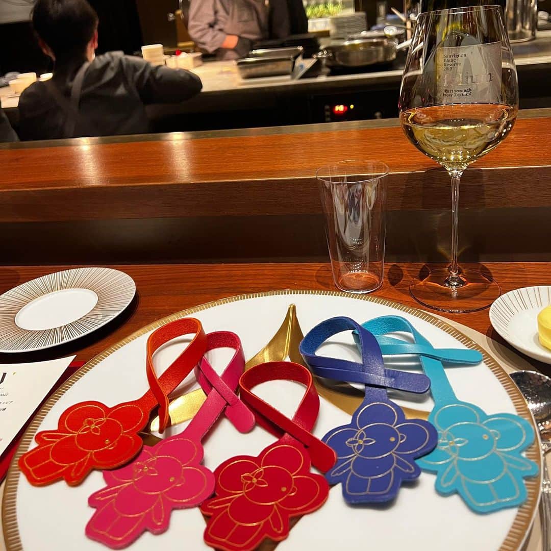 SUMIREさんのインスタグラム写真 - (SUMIREInstagram)「dinnerに〝sugalabov〟に 行ってきましたーっ💕 . とってもお店可愛くて お料理も美味しすぎました❣️ スタッフさん達にとっても 気を遣って頂いちゃって😂 とっても最高の時間を過ごせました♪ . 入口は秘密のドアみたいでワクワクした😚 . #sugalabov#sugalabo#dinner#osaka#tokyo#french#Italian#winelover#luisvuitton#foiegras#caviar#truffe#japanesegirl#followme #大阪グルメ#大阪カフェ#大阪ディナー#美味しいお店#そむりえがいるお店#素敵空間#可愛いすぎる#ルイヴィトン#グルメ好きな人と繋がりたい#スガラボヴィー#スガラボ」3月15日 12時15分 - rs2_05richan
