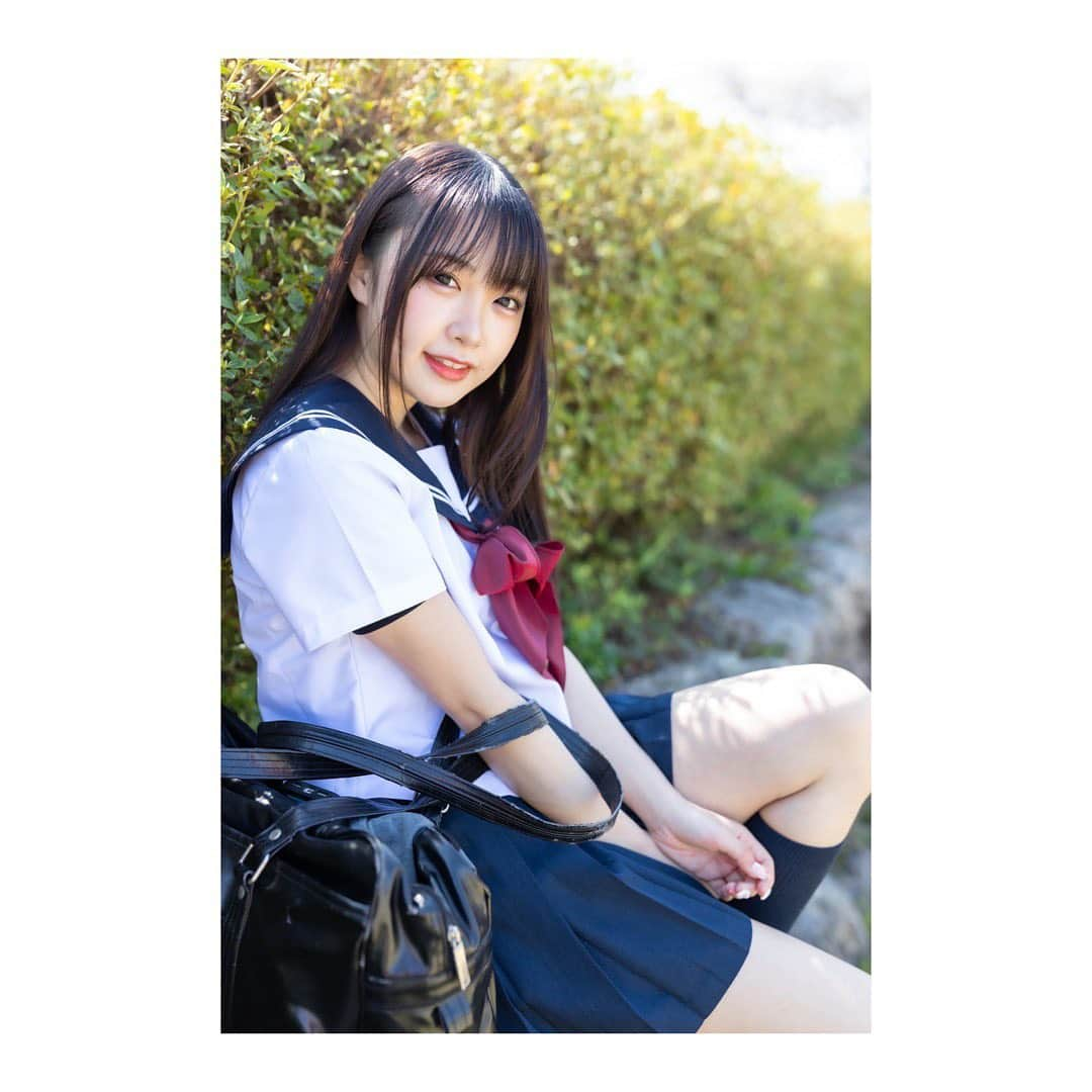 崎川みずきさんのインスタグラム写真 - (崎川みずきInstagram)「春休み🌸  あったかいね𓈒𓂂𓏸♡  .  #portrait #被写体 #カメラ女子 #制服ポトレ #制服ディズニー #制服誘惑 #Cosplay #制服 #jk服 #外拍 #偶像  #jkブランド #jkの素敵な思い出 #紺ソックス #ルーズソックス #制服 #jk #黒髪 #清楚 #東京カメラ部 #一眼 #学生旅行 #学生 #ストレートヘア #instagood #f4f #ig_phos #ig_japan #instapic #ポートレート #名古屋カメラ部」3月15日 3時52分 - sakikawa_mizuki