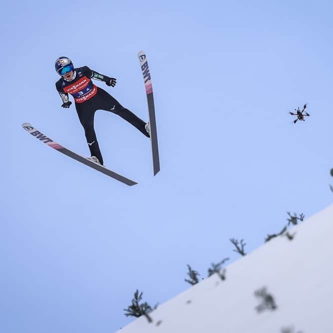 小林陵侑のインスタグラム：「👽🛸 📸 @skijumpingpl」