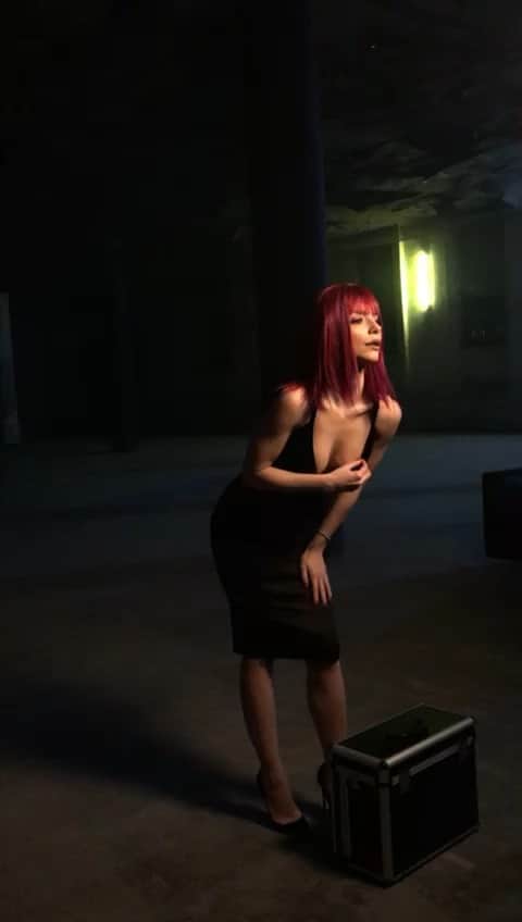 Merve Boluğurのインスタグラム：「👅」
