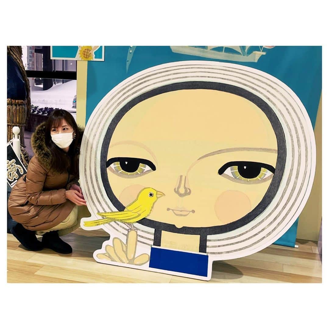 のインスタグラム：「本日発売の『FLASH（光文社）』。 今冬、女性編集者の方と 秋田県で2人旅をしてきましたが その模様が 「女子旅リアル総集編」として 新たなグラビアとともに掲載されております‼︎ 是非ともチェックしてくださいね〜🌸  ✅最新デジタル写真集「女子アナ桃源郷」発売中  ✅最新写真集『Nocturne』発売中 #池田修三 展　#秋田空港　#3月下旬まで #塩地美澄」