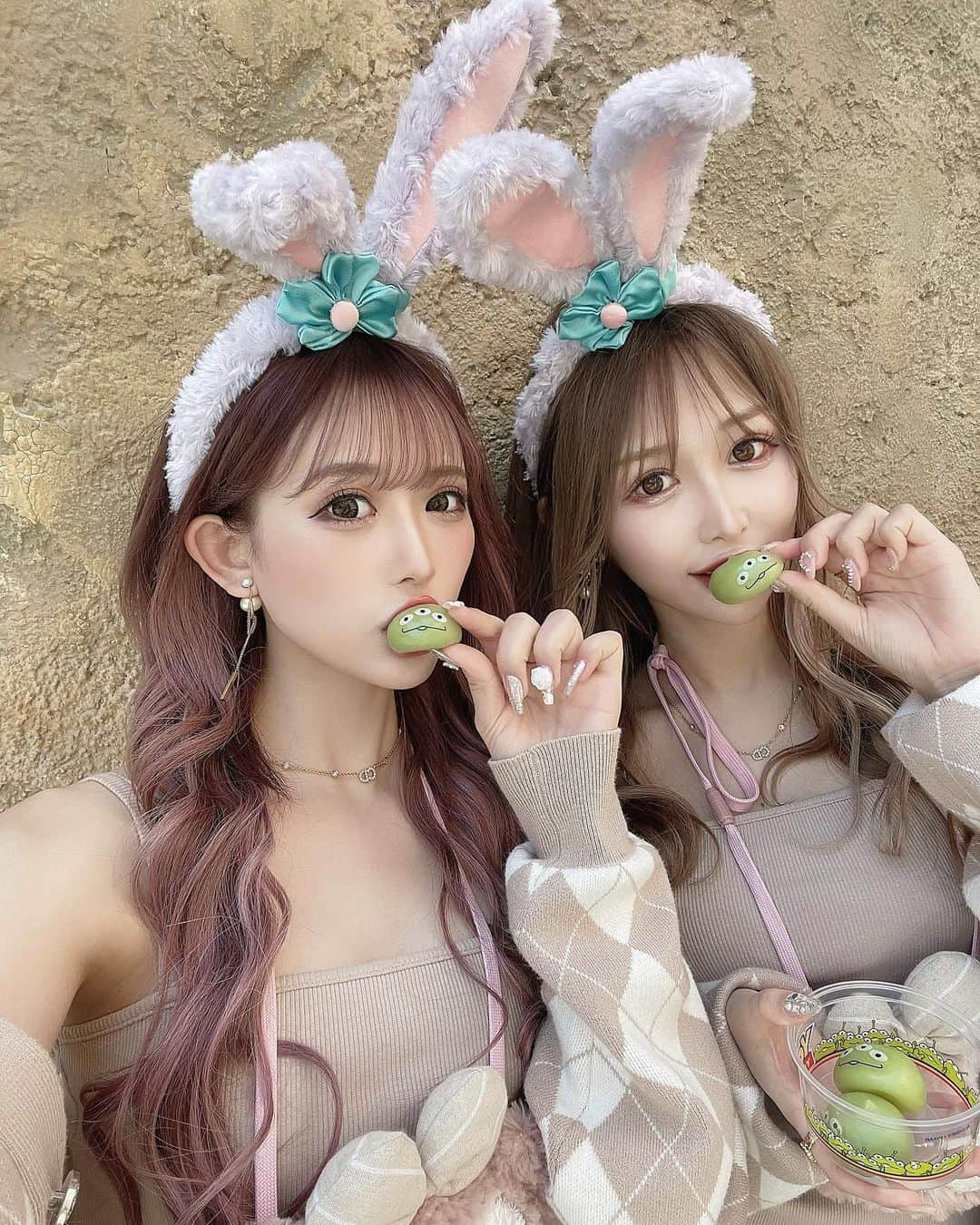 伊藤桃々さんのインスタグラム写真 - (伊藤桃々Instagram)「ディズニーしー🐰  ひかぽよ運転いつもありがとう🚗(彼氏かな、、？) @cherimi_official おそろコーデで念願の🐭✨  #ディズニーシー  #disney」3月15日 20時28分 - __peachstagram__