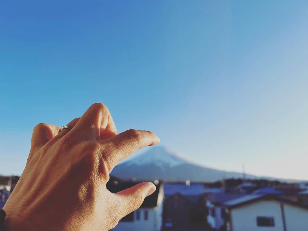 のインスタグラム：「_ 怒涛の４連戦２日目 魂すり減るけど合間に見るこの景色が癒し ありがとう風景 富士山てやっぱすげえなぁ」