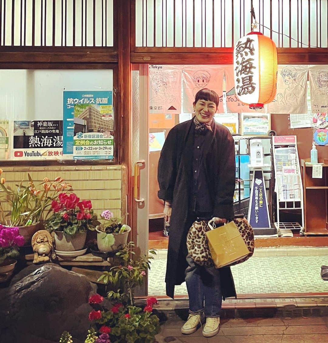 板谷由夏 さんのインスタグラム写真 - (板谷由夏 Instagram)「熱海じゃないんだけども しかも最初、熱湯湯って読んじゃったよね。 先日、久しぶりに神楽坂にふらっと。 ふらっとお風呂入りたかった。 あまりにもセットみたいだった。」3月15日 21時08分 - yukaitaya