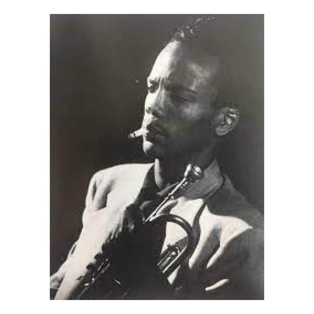 ラシダ・ジョーンズのインスタグラム：「Happy Birthday to @quincyjones, my favorite person in the world (how is this not a national holiday??) 89 trips around the sun and not one wasted moment. Love you my dada and so grateful for you and everything you have given to the world and to me!!」
