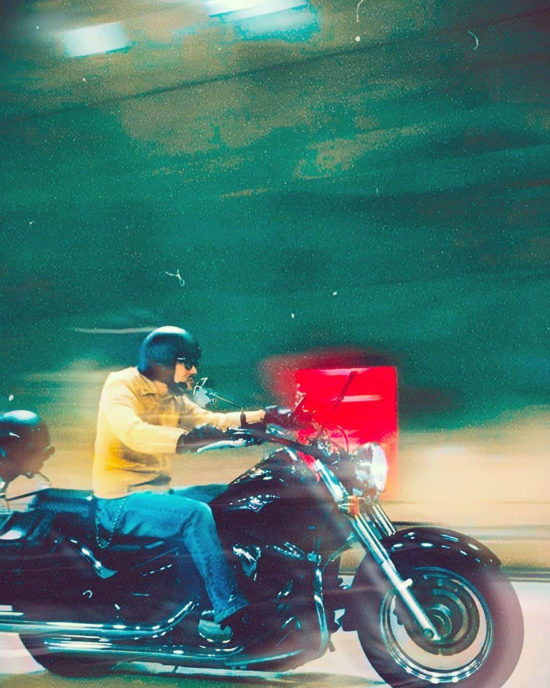 長田成哉のインスタグラム：「なかなかの距離を回したので 半年点検とオイル交換行かないと。 俺は土山のサービスエリアのこの子達がとても好き。  #たぬきか #多分狸だよな #サービスエリア系たぬき #サービスエリア系たぬきと繋がりたい #motorcycle  #motorcyclelife #bikelife #bikestagram  #kawasaki #vulcan900classic  #バルカン900クラシック  #バイクのある風景」