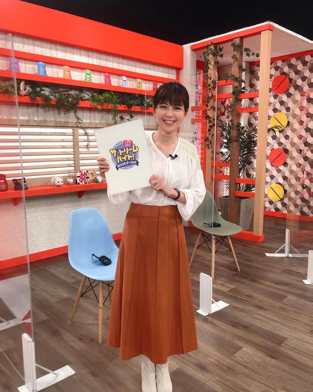 中野美奈子さんのインスタグラム写真 - (中野美奈子Instagram)「今夜火曜日夜23時30分から放送 のドリームバイト は…  ダンサー ドリーマー凛ちゃん最後の職業体験！ ケント・モリさんプロデュースMVの撮影本番に密着 初めてのプロの現場に一体どうなるのでしょうか。  凛ちゃんの勇姿をぜひ。  お楽しみに  #乃木坂46 #梅澤美波 #鈴木絢音 #阪口珠美 #霜降り明星  #ドリームバイト  #職業体験  #中野美奈子」3月15日 21時38分 - minako_nakano.official