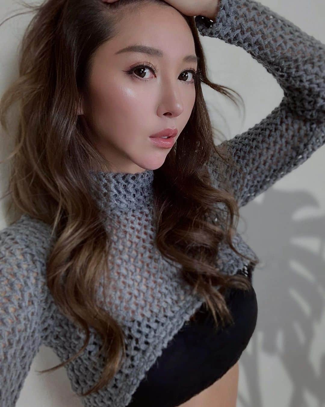 のインスタグラム：「あったかくなってきたから ショートニットトップス🧶 にしてみた🤍  ────────────────────────── #shortknit #ショートニット#ショート丈ニット#🧶#ootd#coordinate #春コーデ #springday #springfashion #アイメイク#eyemake#makeup」