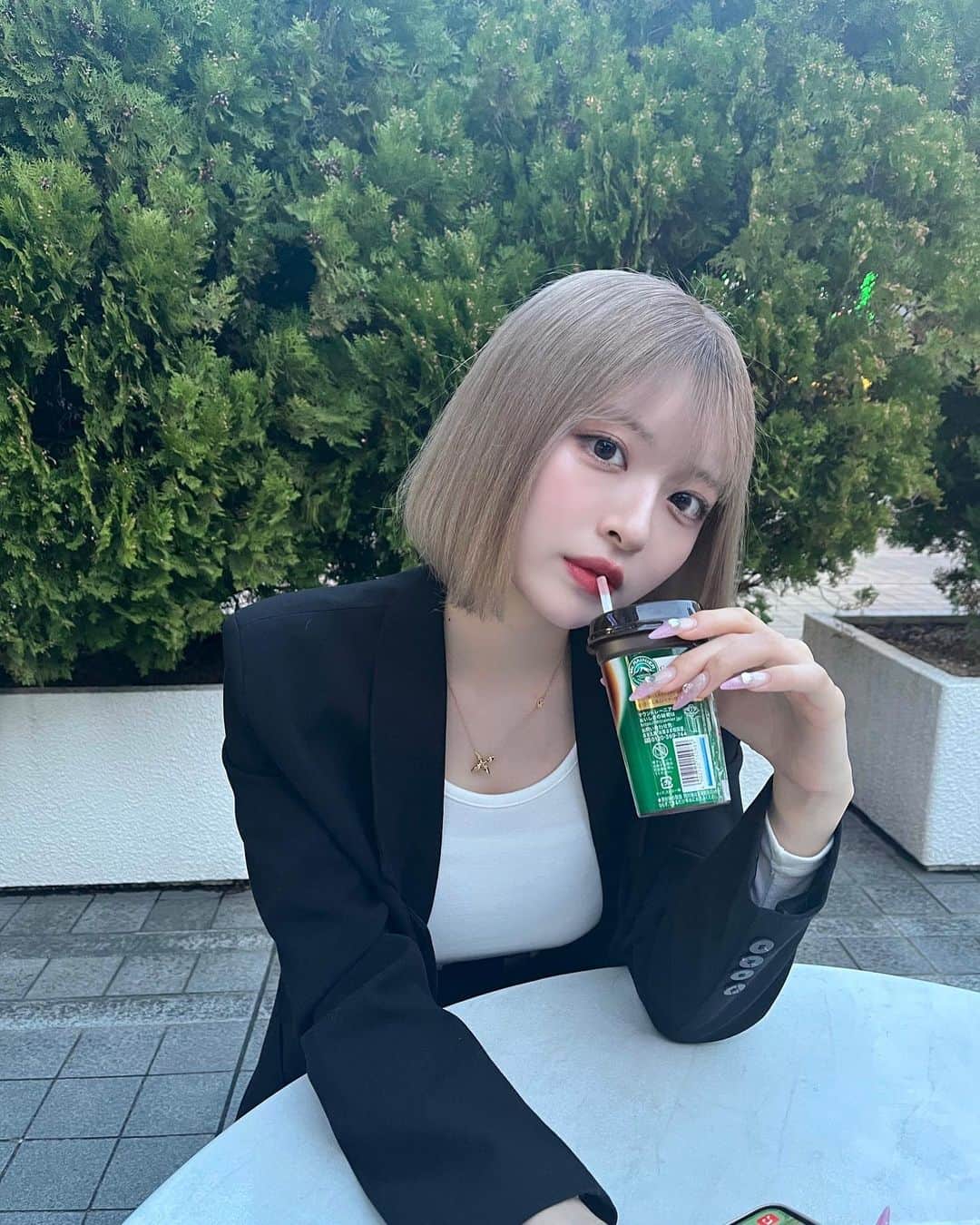鯖のインスタグラム：「photoby sis👧🏻  湿気で髪がぱやぱや」