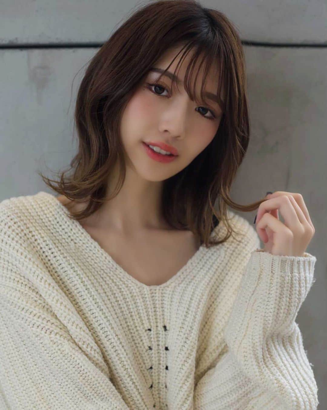 のインスタグラム：「懐かシリーズ 眉毛濃い、、、、笑  #撮影 #撮影モデル #サロン #サロンモデル #サロモ #懐かしいシリーズ #ミディアムヘア #外ハネ #美容院 #ヘアースタイル #hairstyle #hair #レースクイーン #racequeen」