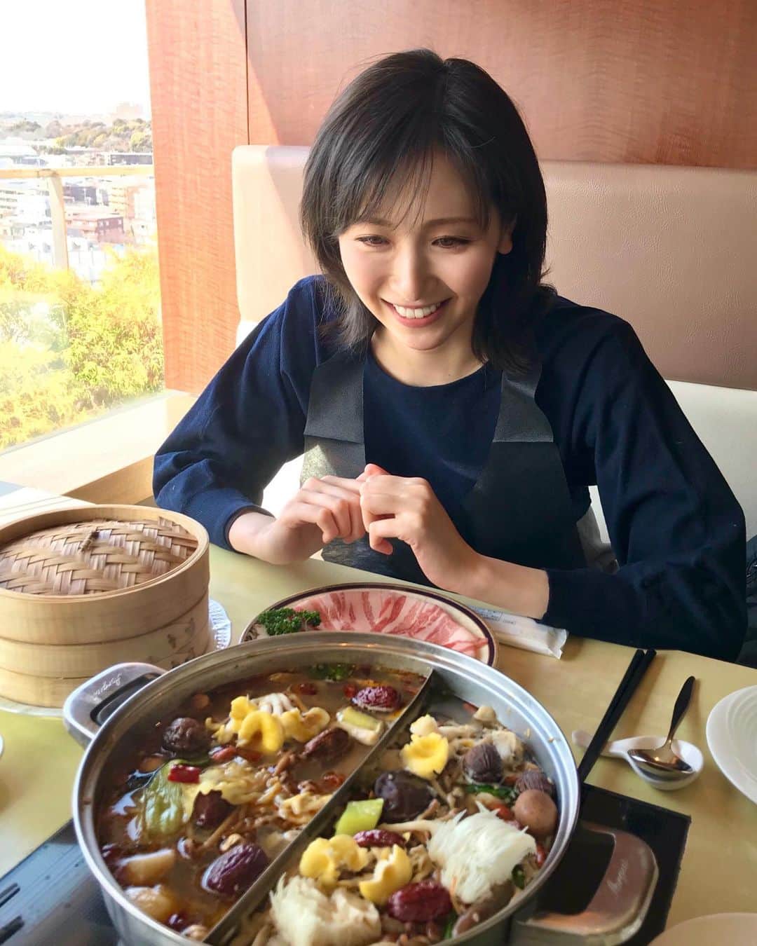 横山ルリカさんのインスタグラム写真 - (横山ルリカInstagram)「. 😊😊😊  #薬膳火鍋 #きのこ鍋 #辛いものは苦手ですが #白いスープと赤いスープ  #半々にすると #ちょうどいい辛さで #おいしい〜 #🔥🔥🔥」3月15日 18時38分 - rurika_yokoyama_official